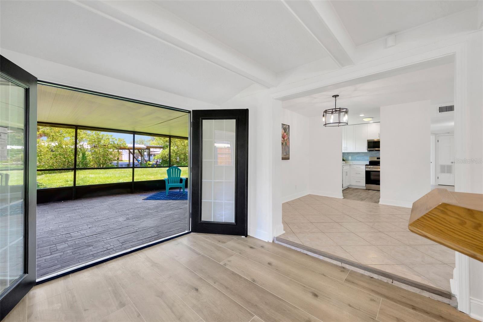 Listing photo id 15 for 9935 River Drive