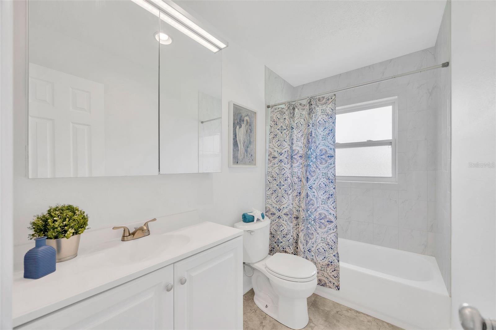 Listing photo id 17 for 9935 River Drive