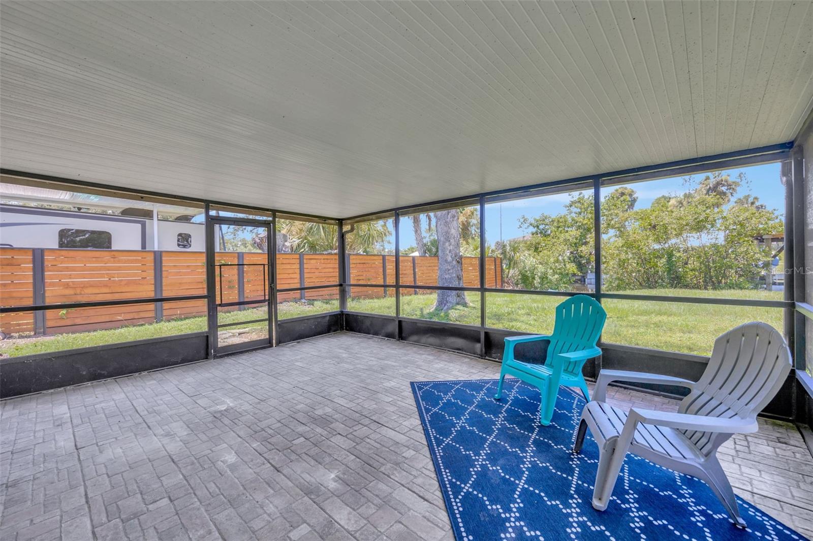 Listing photo id 21 for 9935 River Drive