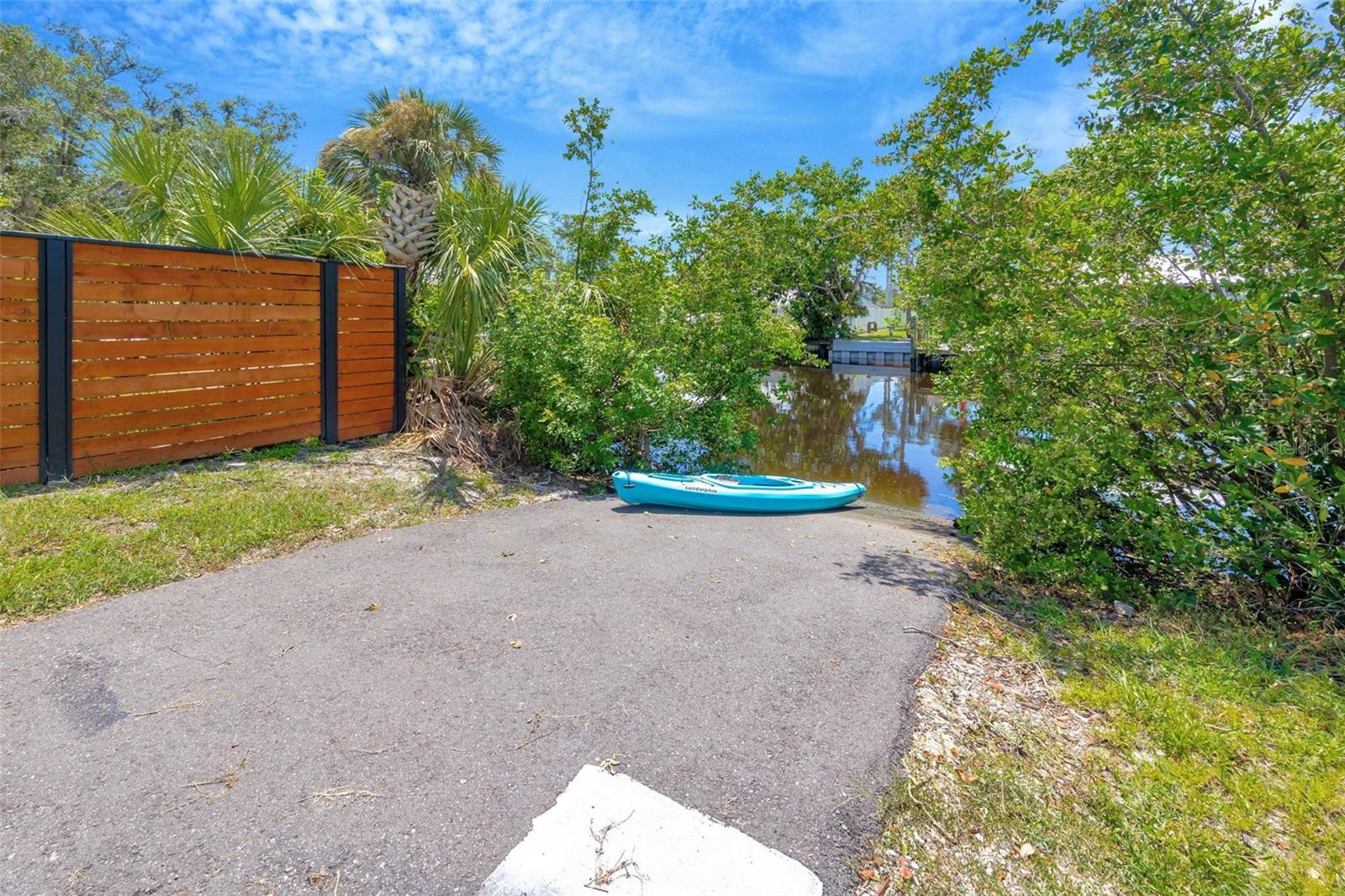 Listing photo id 22 for 9935 River Drive