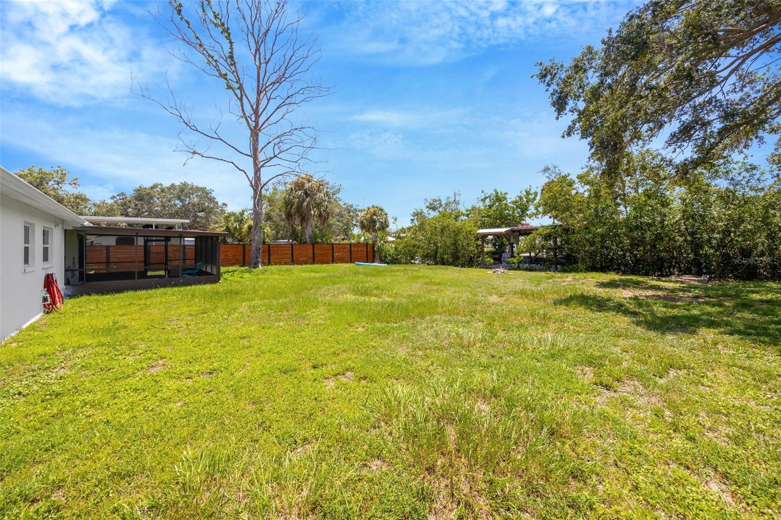 Listing photo id 24 for 9935 River Drive