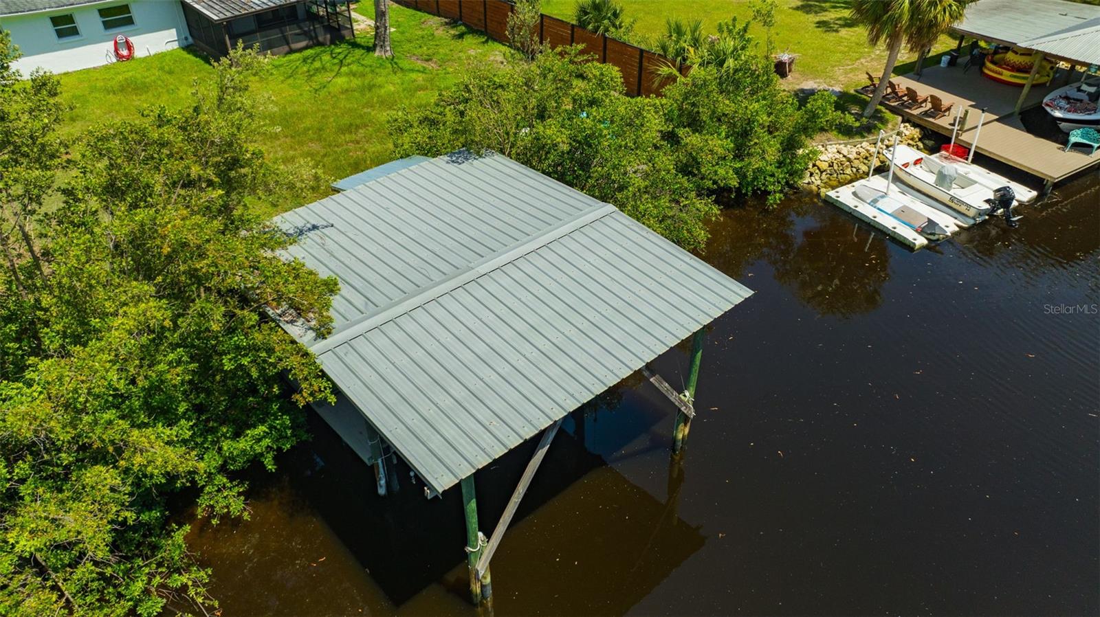 Listing photo id 27 for 9935 River Drive