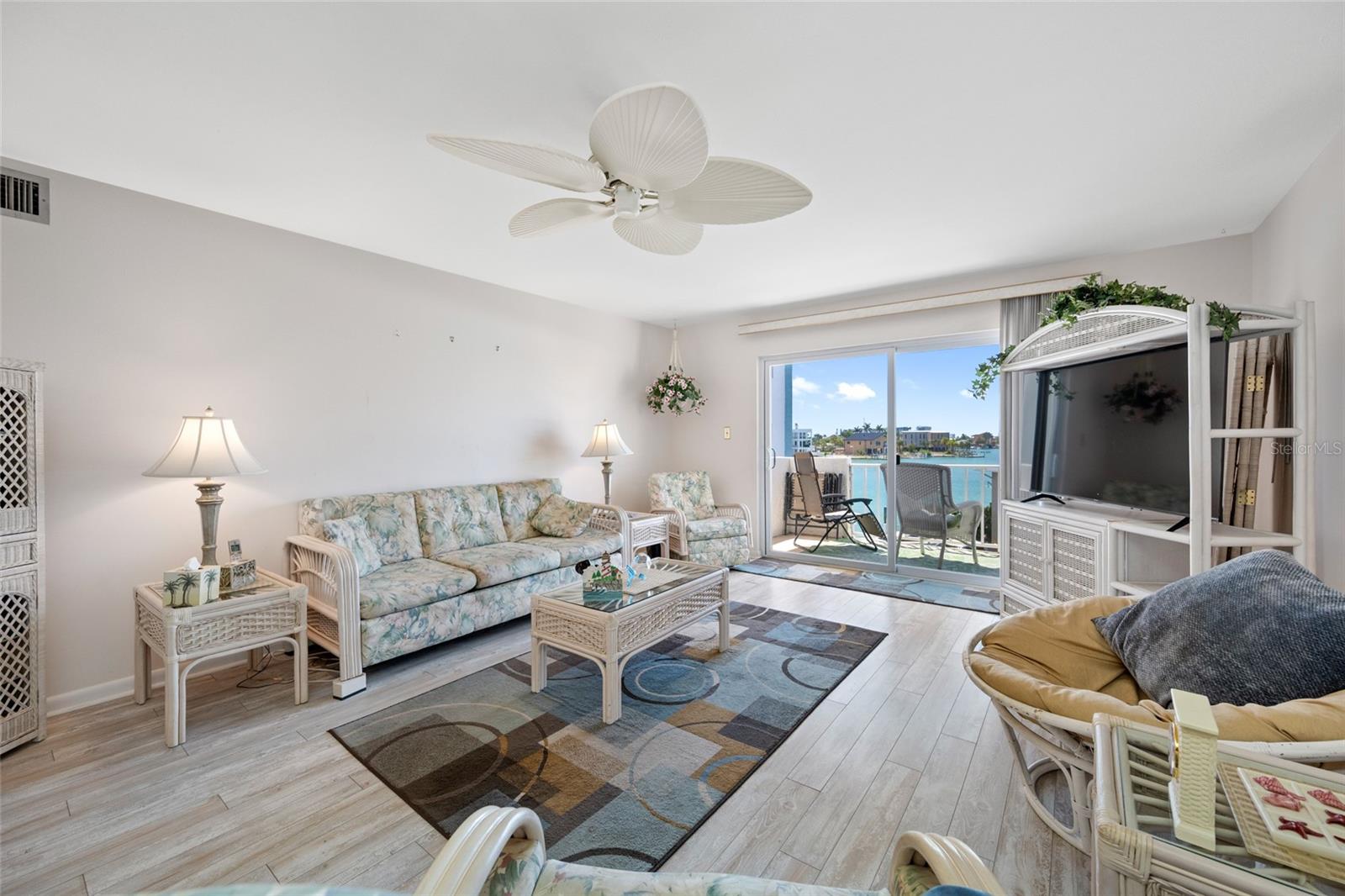 Image 12 of 52 For 285 107th Avenue 306