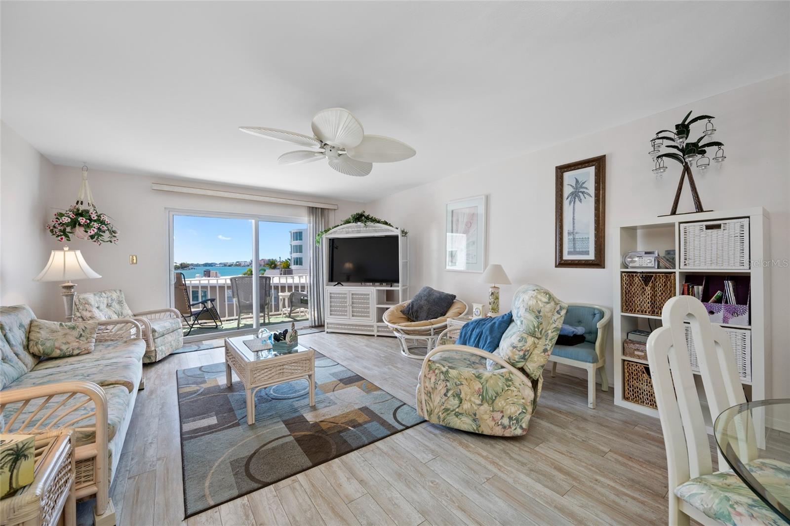 Image 13 of 52 For 285 107th Avenue 306