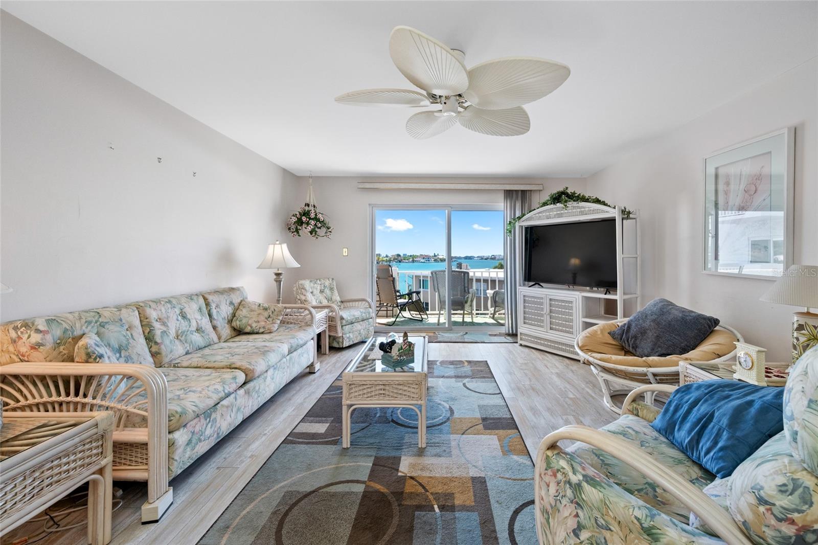 Image 14 of 52 For 285 107th Avenue 306