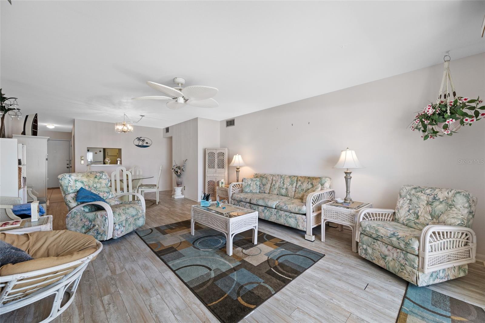 Image 15 of 52 For 285 107th Avenue 306