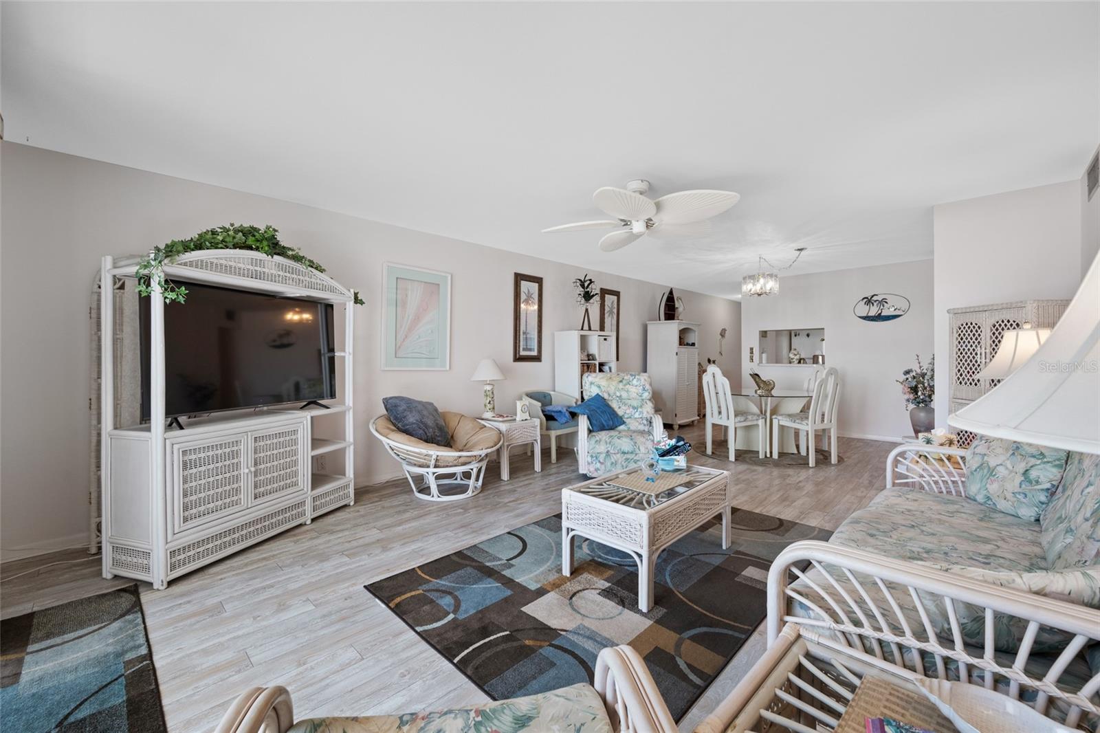 Image 16 of 52 For 285 107th Avenue 306