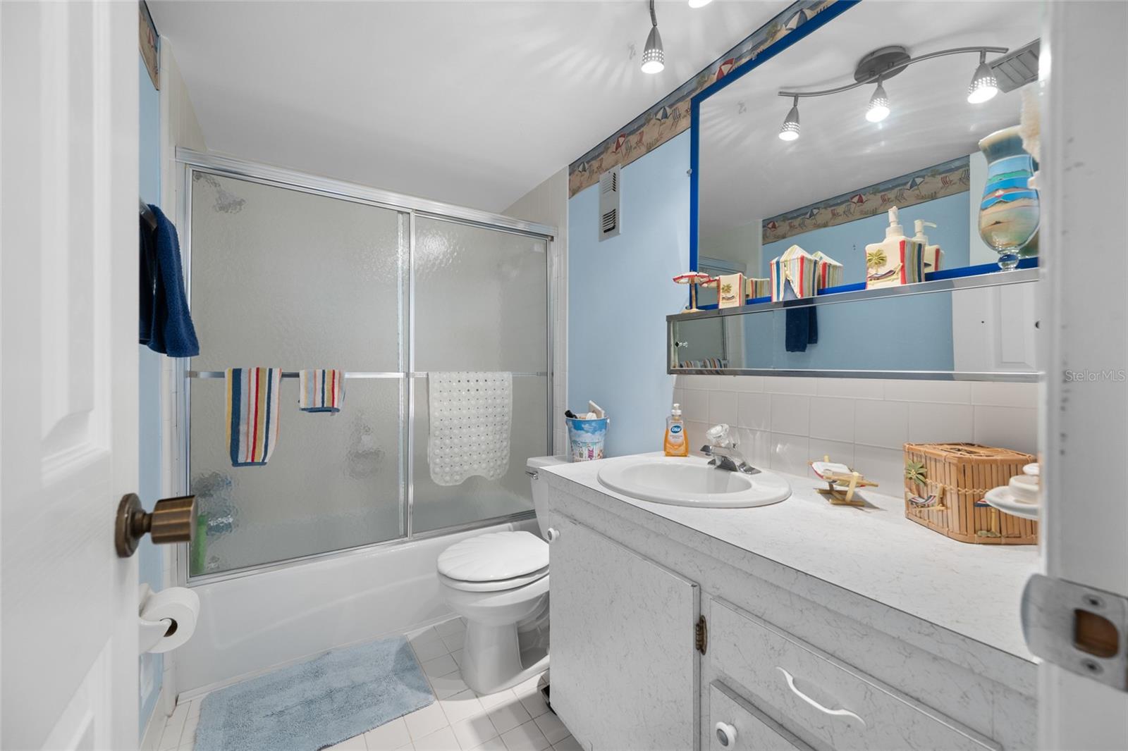 Image 24 of 52 For 285 107th Avenue 306