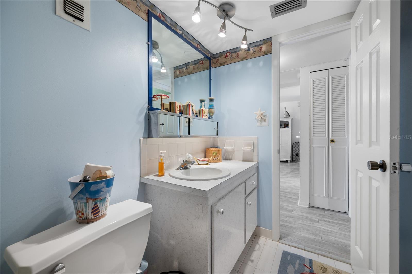 Image 25 of 52 For 285 107th Avenue 306