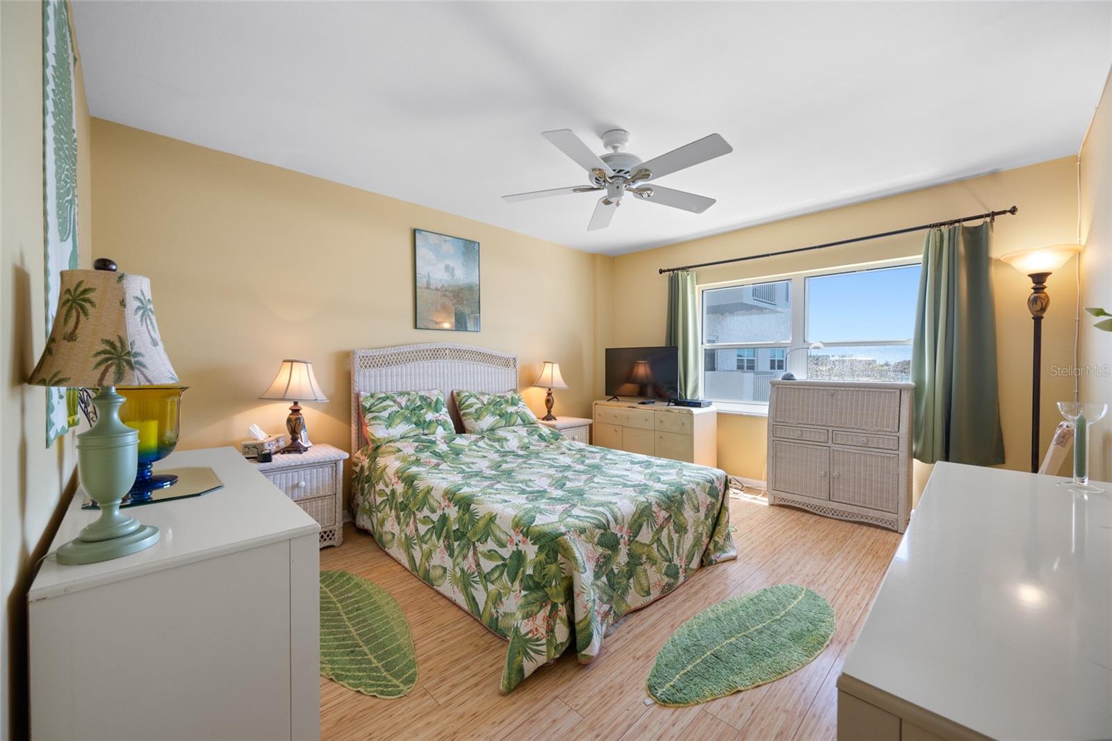 Image 32 of 52 For 285 107th Avenue 306