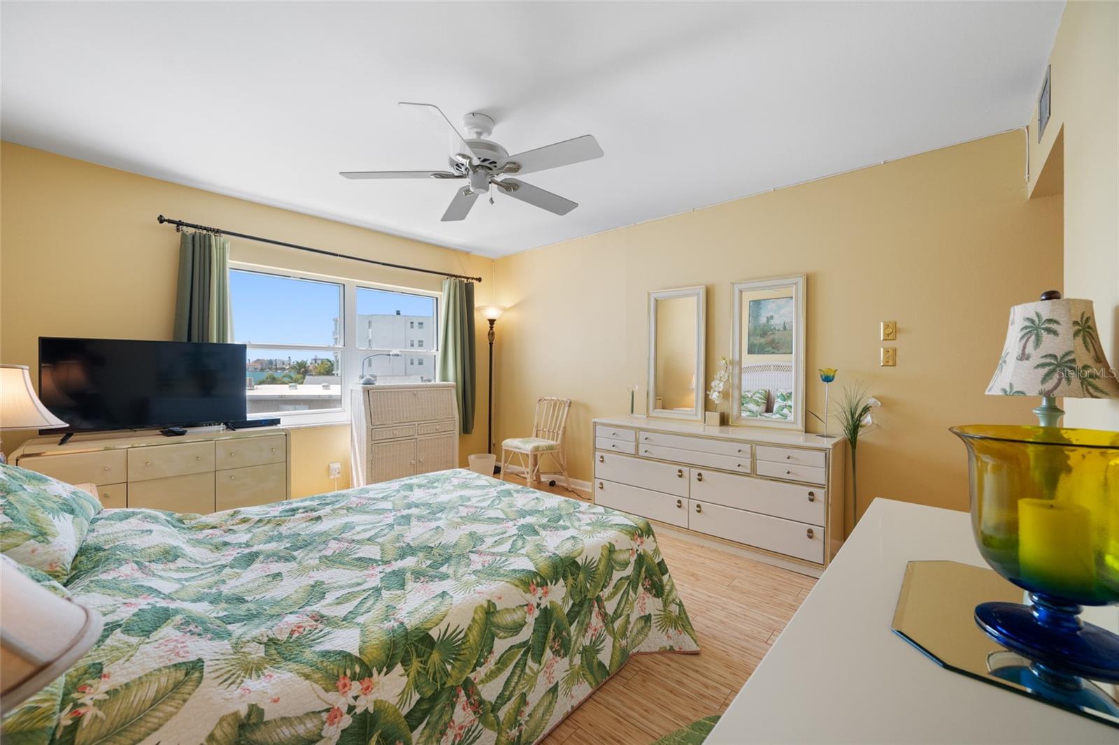 Image 33 of 52 For 285 107th Avenue 306