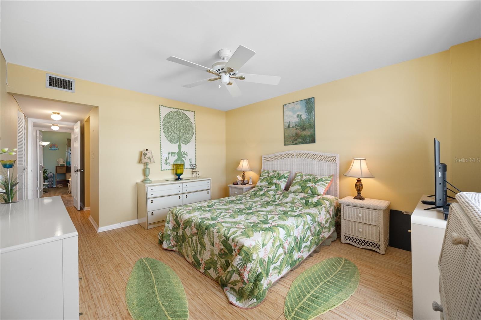 Image 34 of 52 For 285 107th Avenue 306