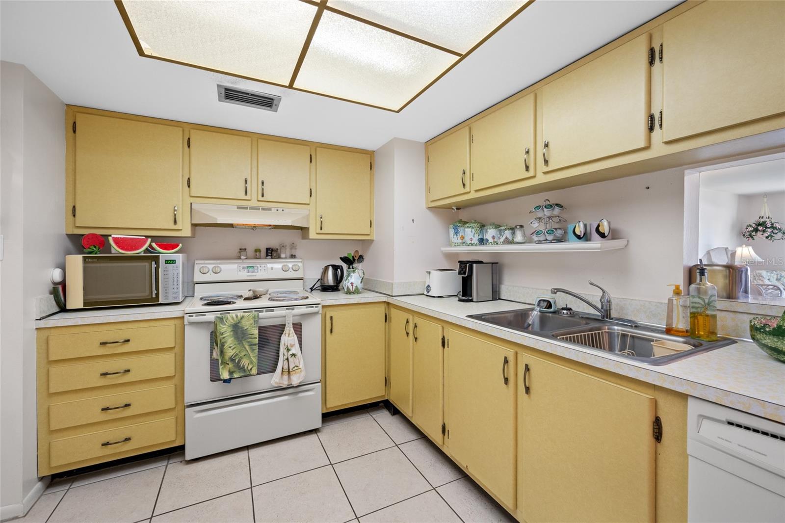 Image 8 of 52 For 285 107th Avenue 306