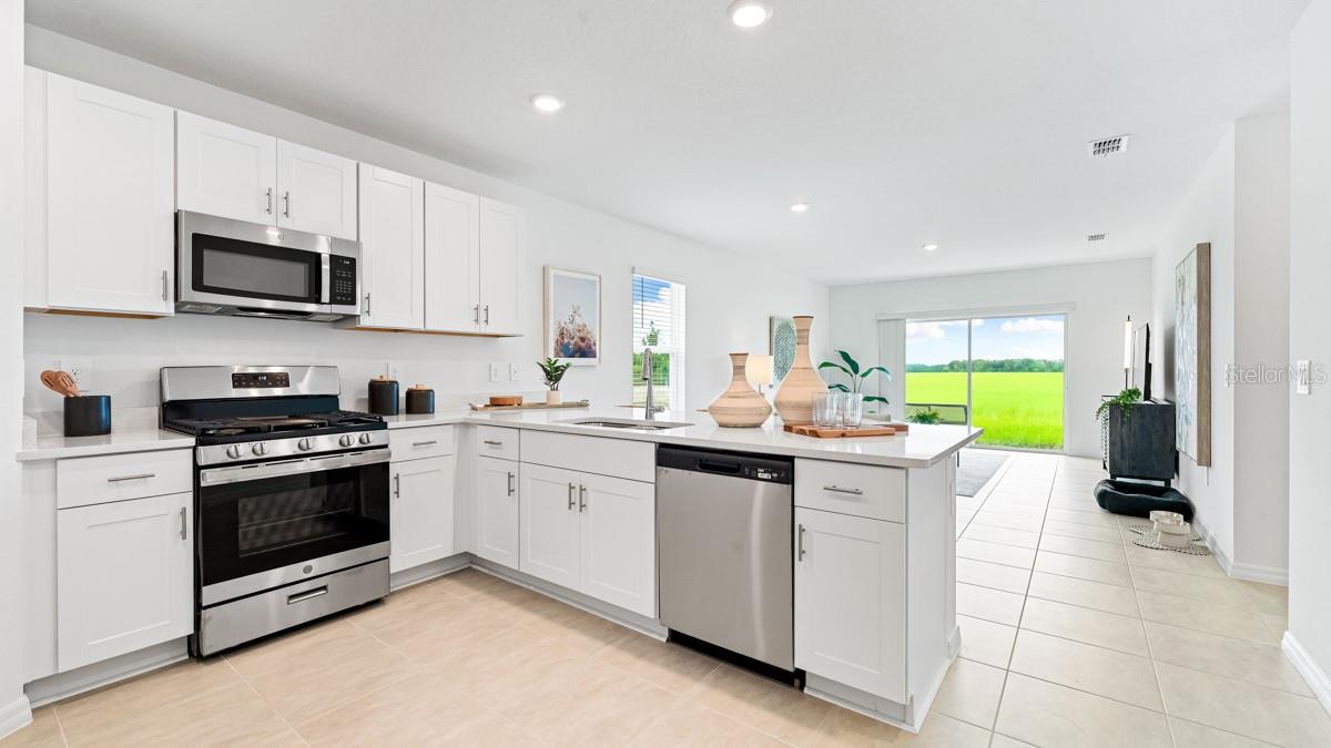 Listing photo id 8 for 13689 Tropical Breeze Way