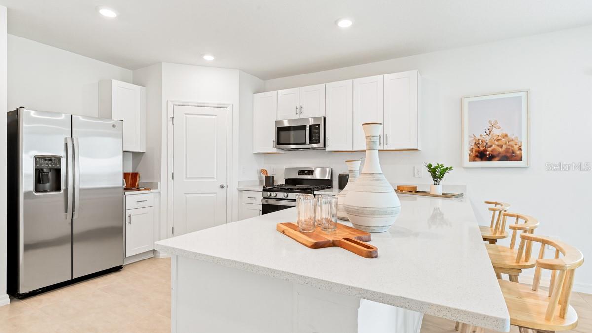 Listing photo id 10 for 13689 Tropical Breeze Way