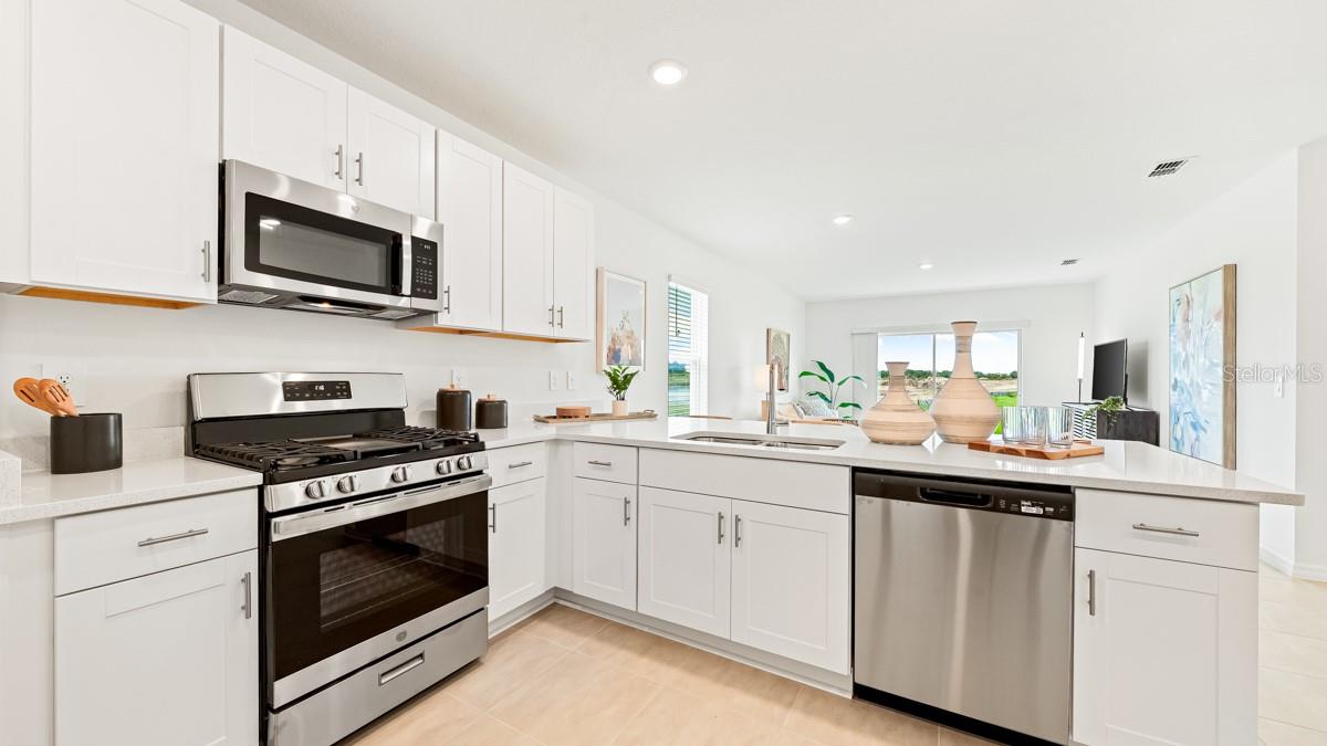 Listing photo id 12 for 13689 Tropical Breeze Way