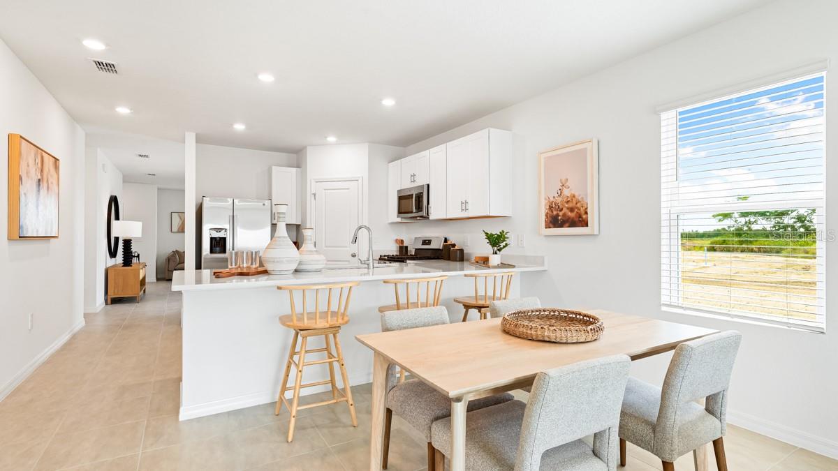 Listing photo id 17 for 13689 Tropical Breeze Way