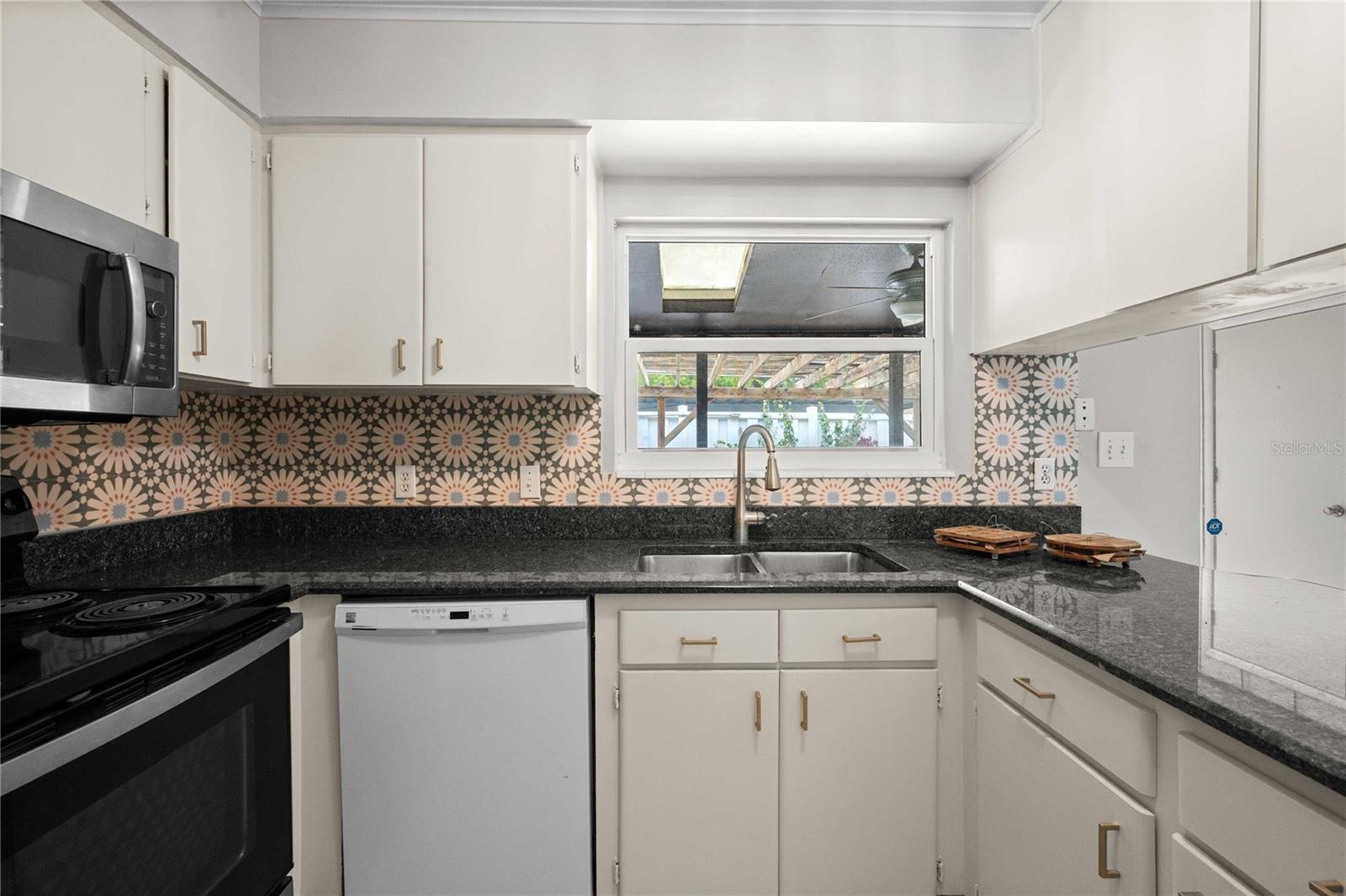 Image 15 of 39 For 7635 Deleon Court