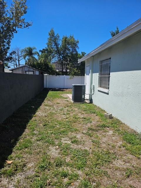 Listing photo id 6 for 9304 Elmer Street