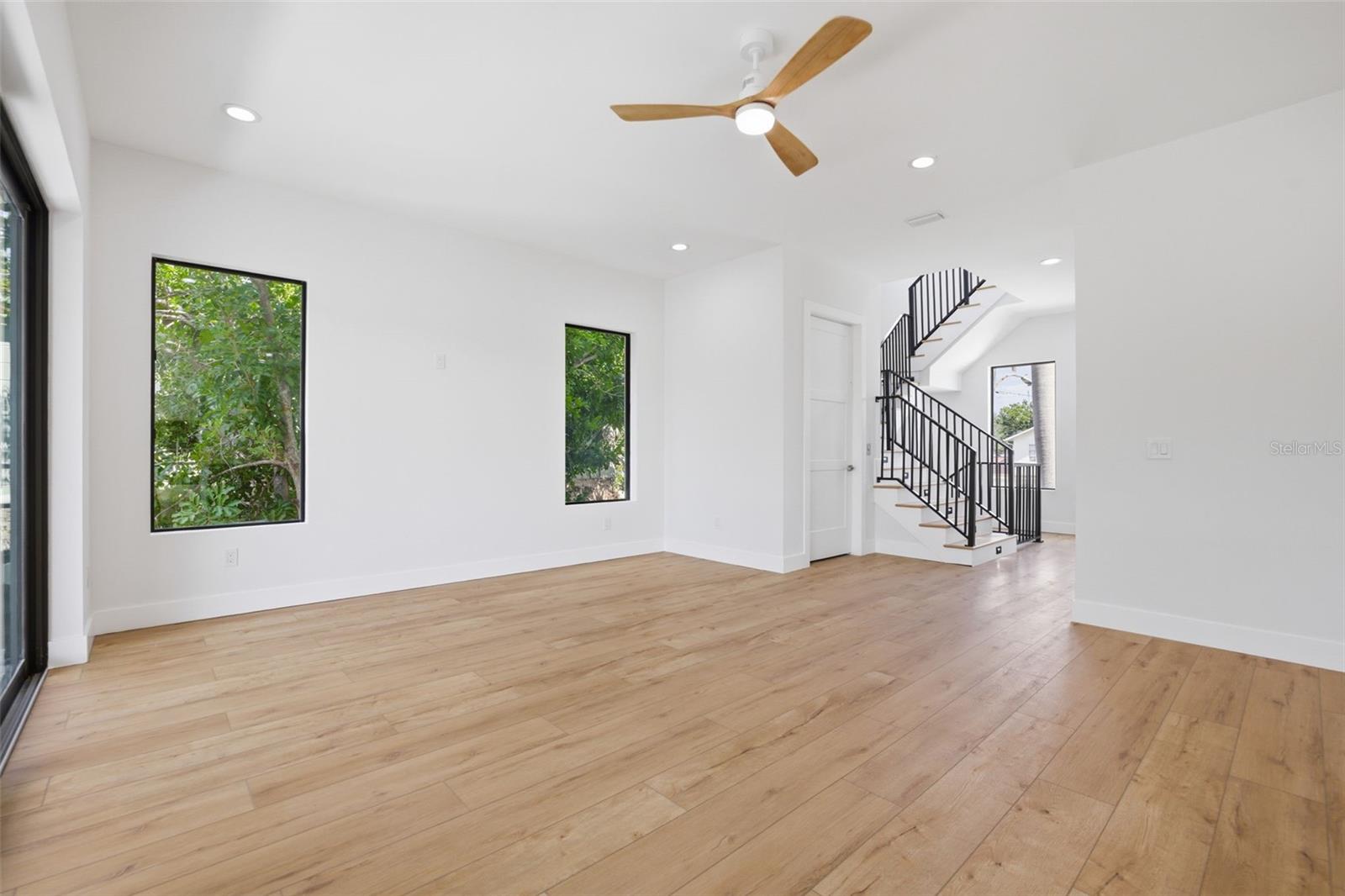 Image 14 of 49 For 1943 Shore Acres Boulevard Ne