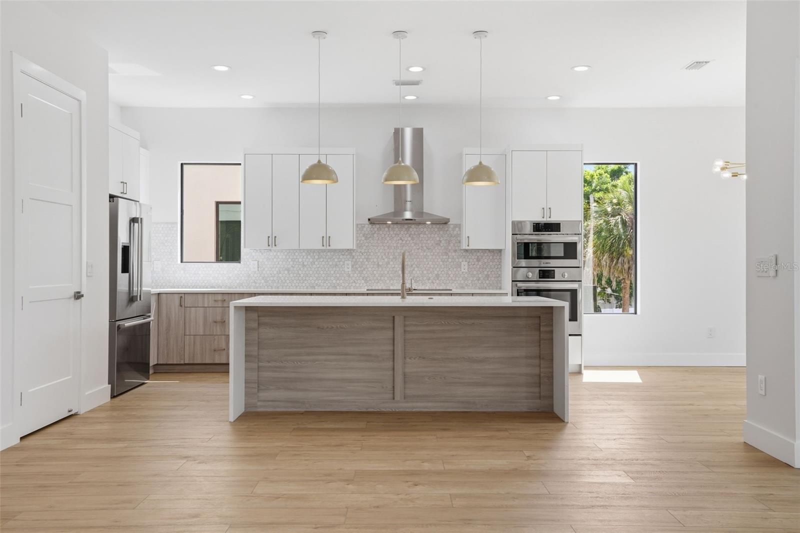 Image 15 of 49 For 1943 Shore Acres Boulevard Ne