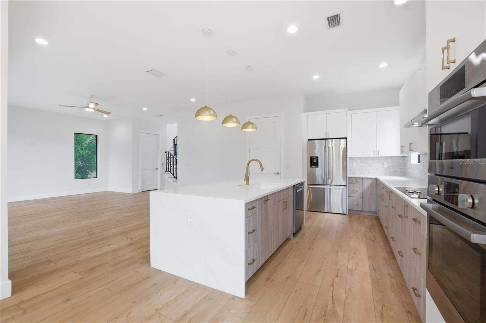 Image 18 of 49 For 1943 Shore Acres Boulevard Ne