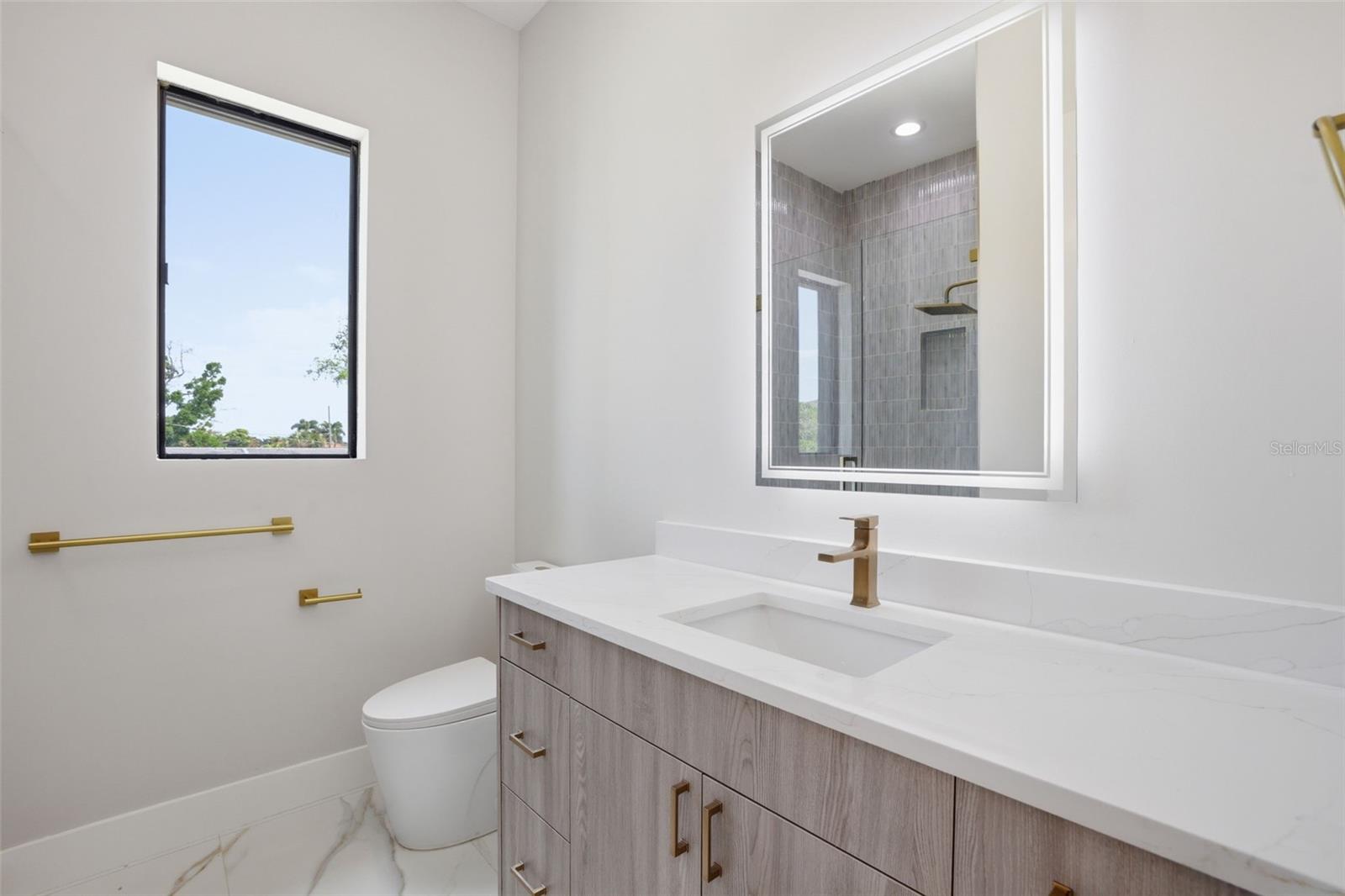 Image 25 of 49 For 1943 Shore Acres Boulevard Ne