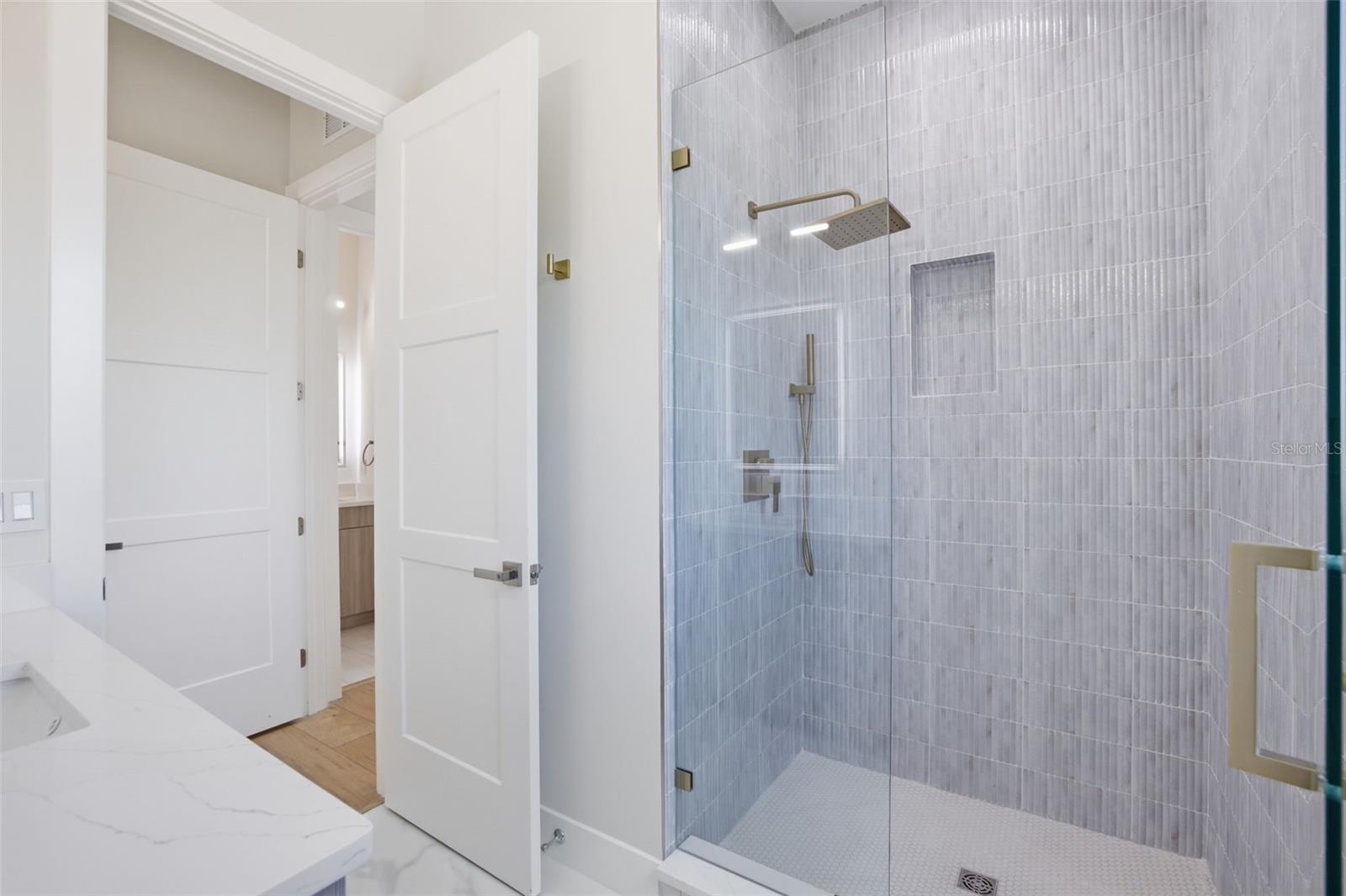 Image 26 of 49 For 1943 Shore Acres Boulevard Ne