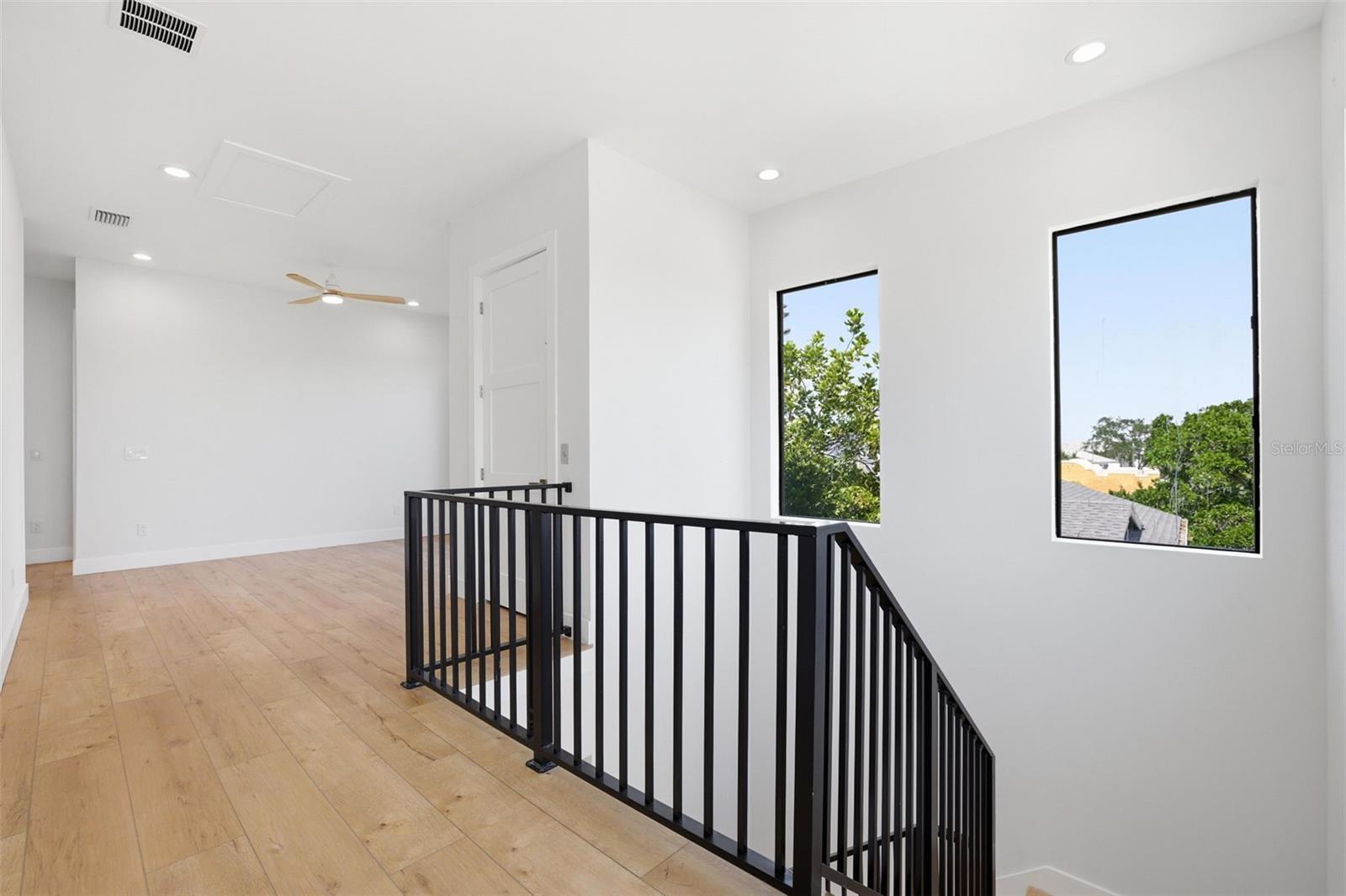 Image 28 of 49 For 1943 Shore Acres Boulevard Ne