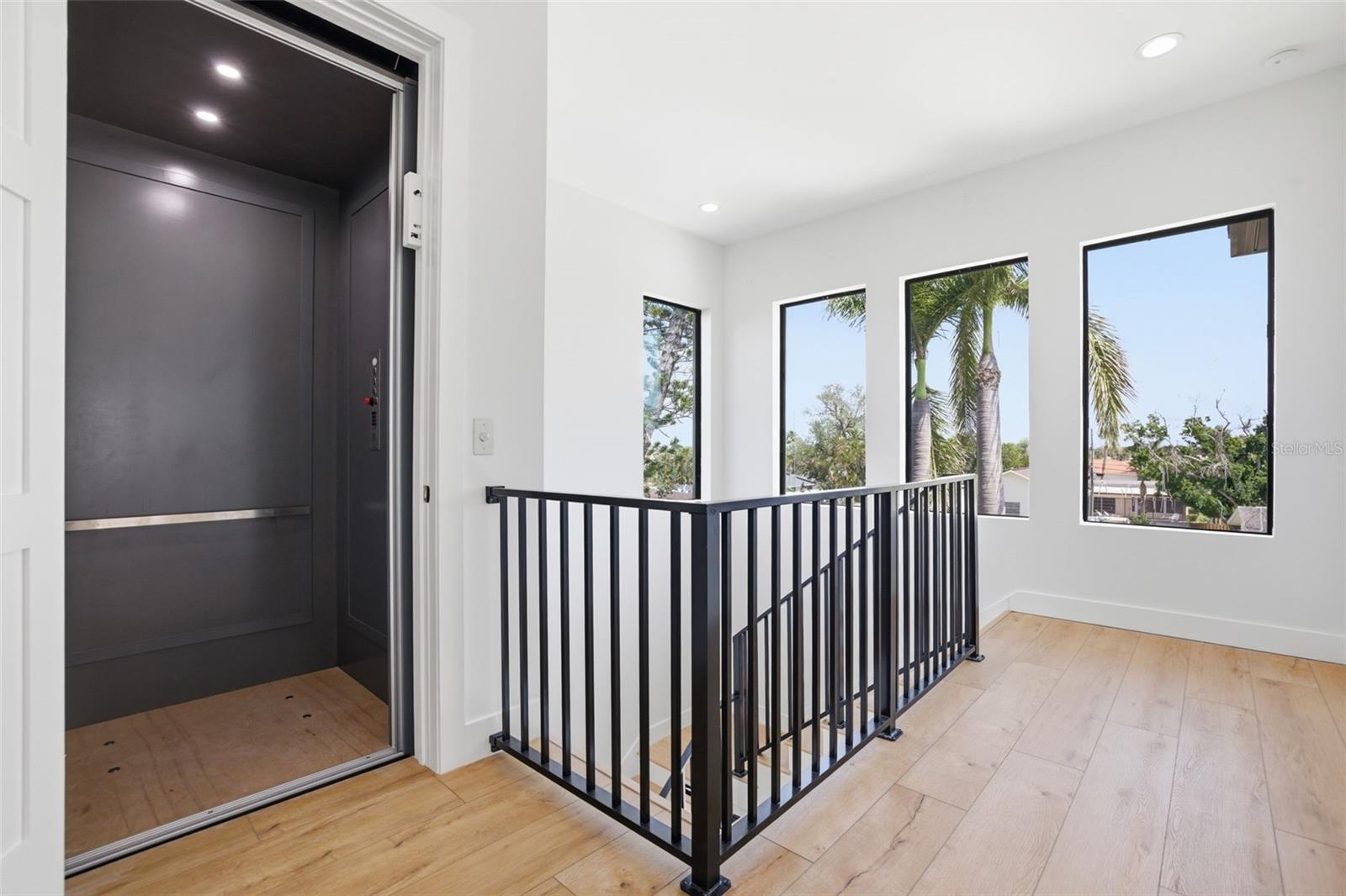 Image 29 of 49 For 1943 Shore Acres Boulevard Ne