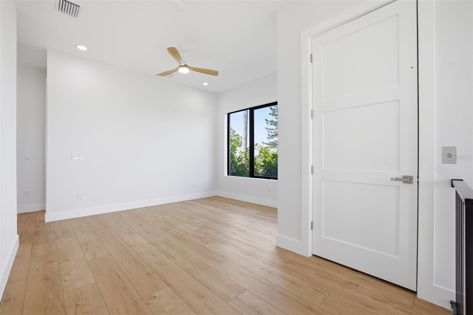 Image 30 of 49 For 1943 Shore Acres Boulevard Ne