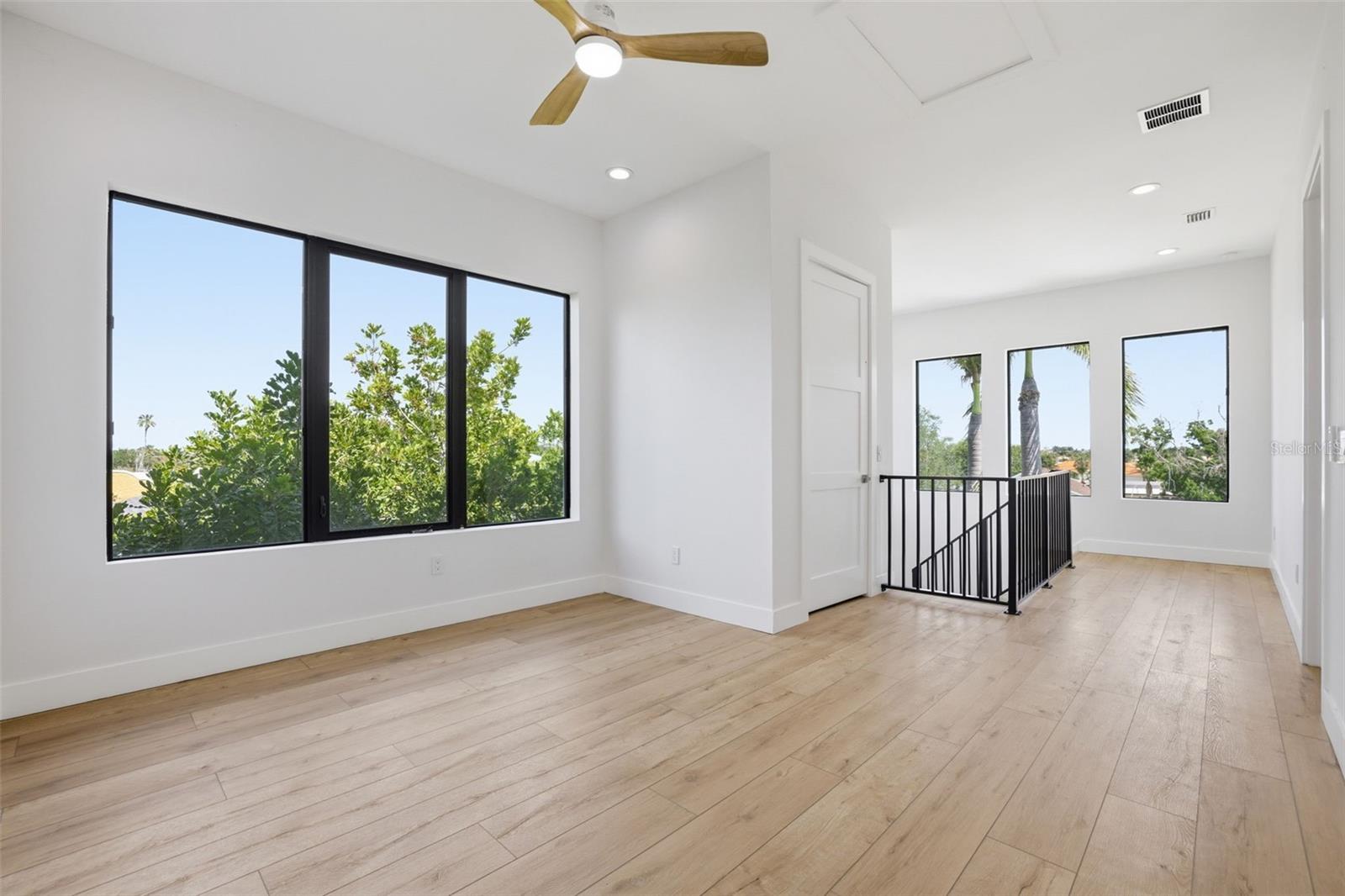 Image 31 of 49 For 1943 Shore Acres Boulevard Ne