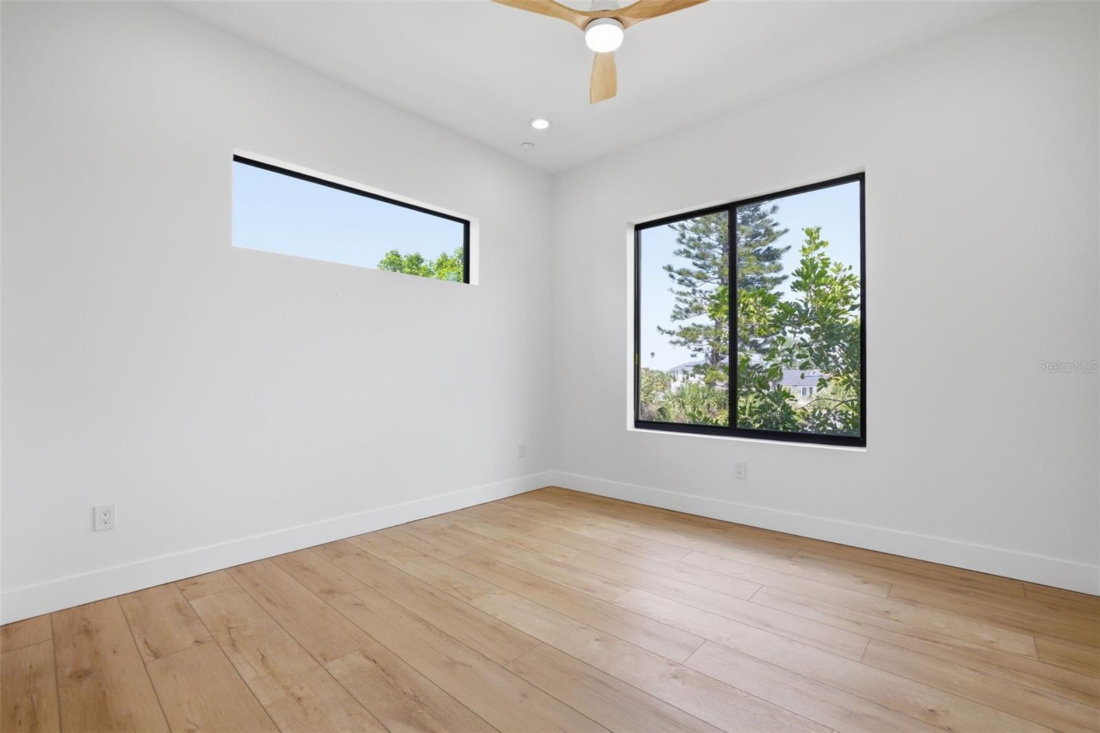 Image 37 of 49 For 1943 Shore Acres Boulevard Ne