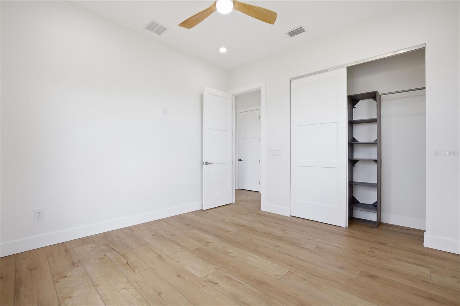 Image 38 of 49 For 1943 Shore Acres Boulevard Ne