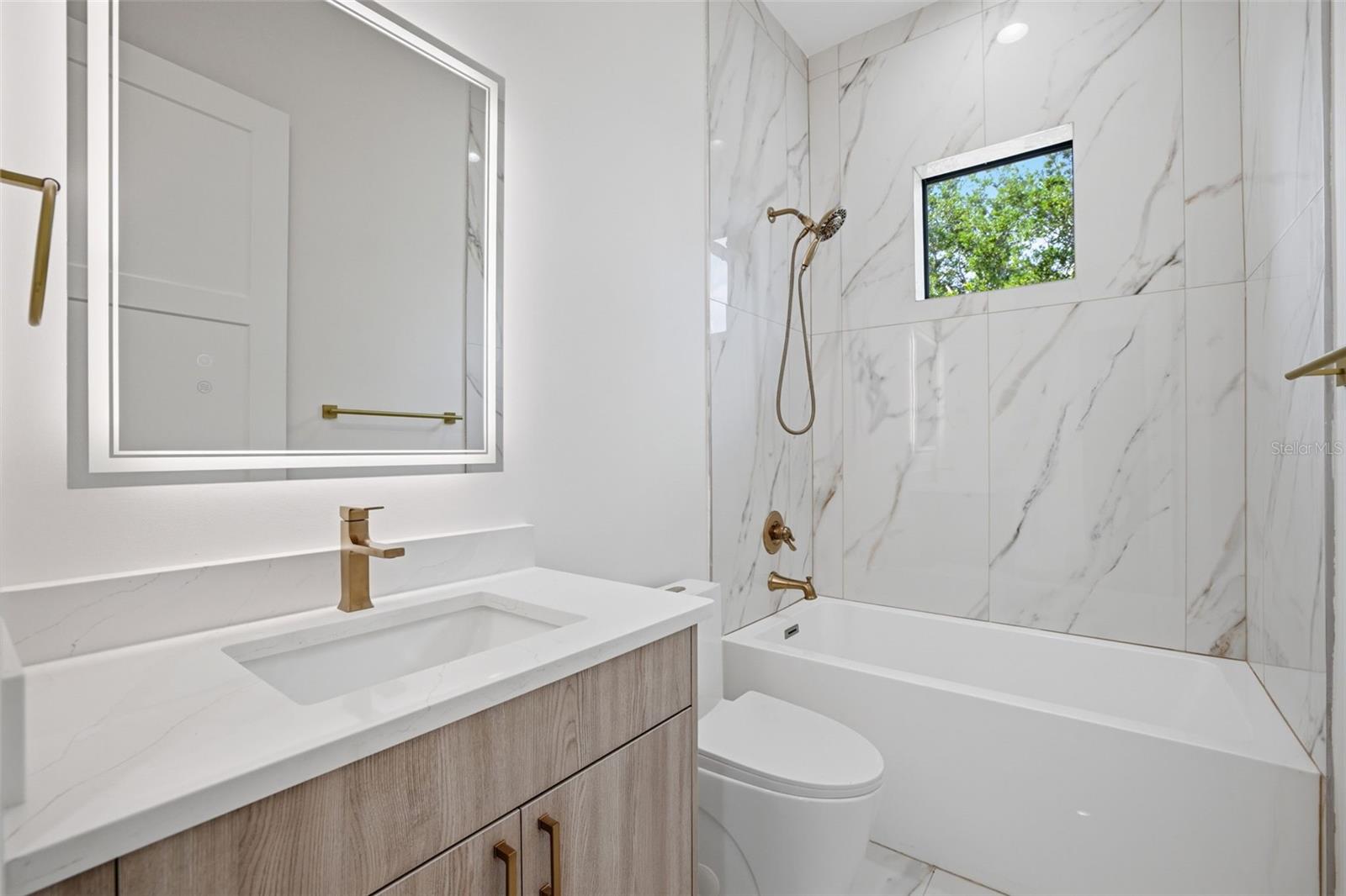 Image 39 of 49 For 1943 Shore Acres Boulevard Ne