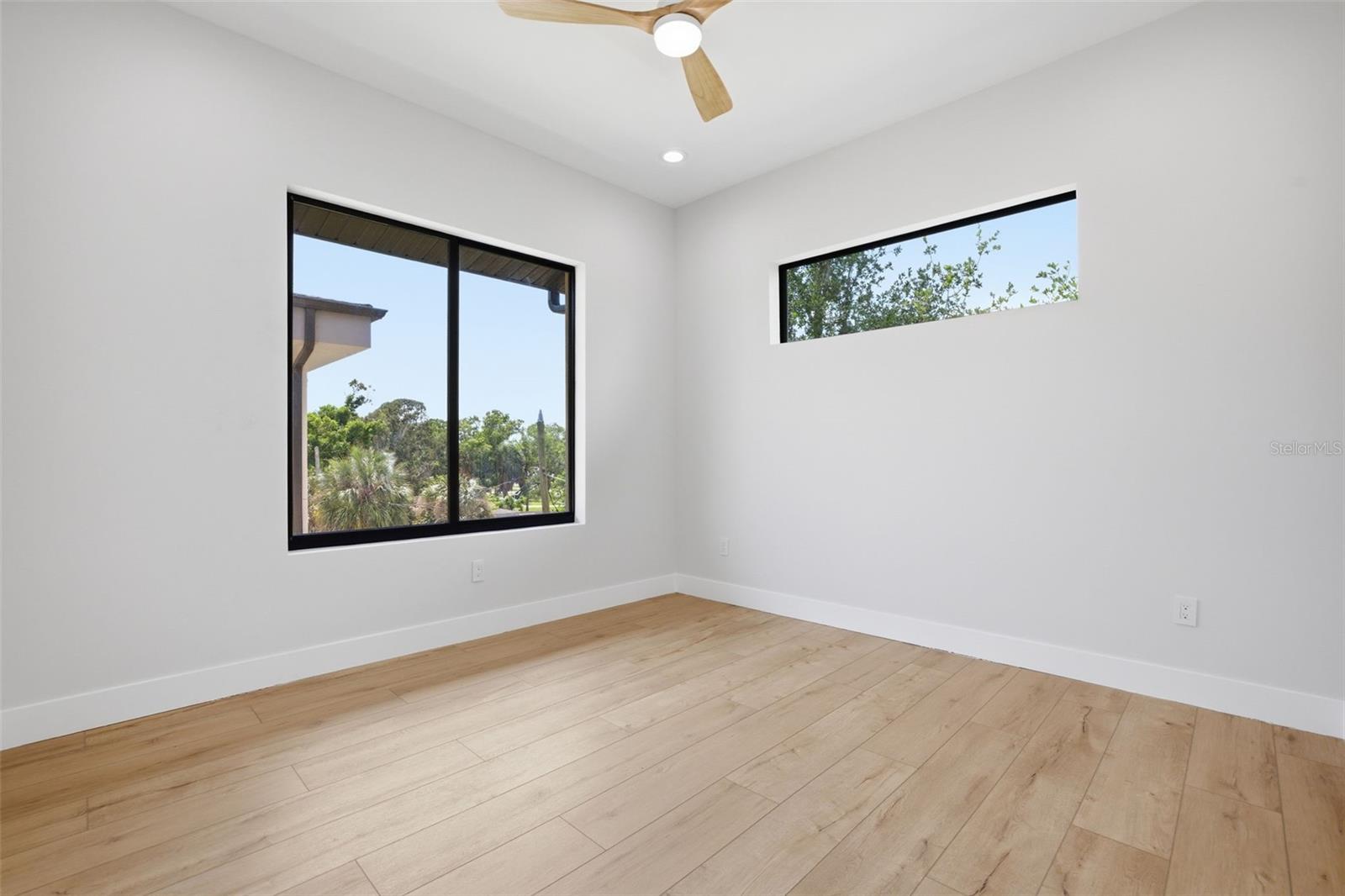 Image 40 of 49 For 1943 Shore Acres Boulevard Ne