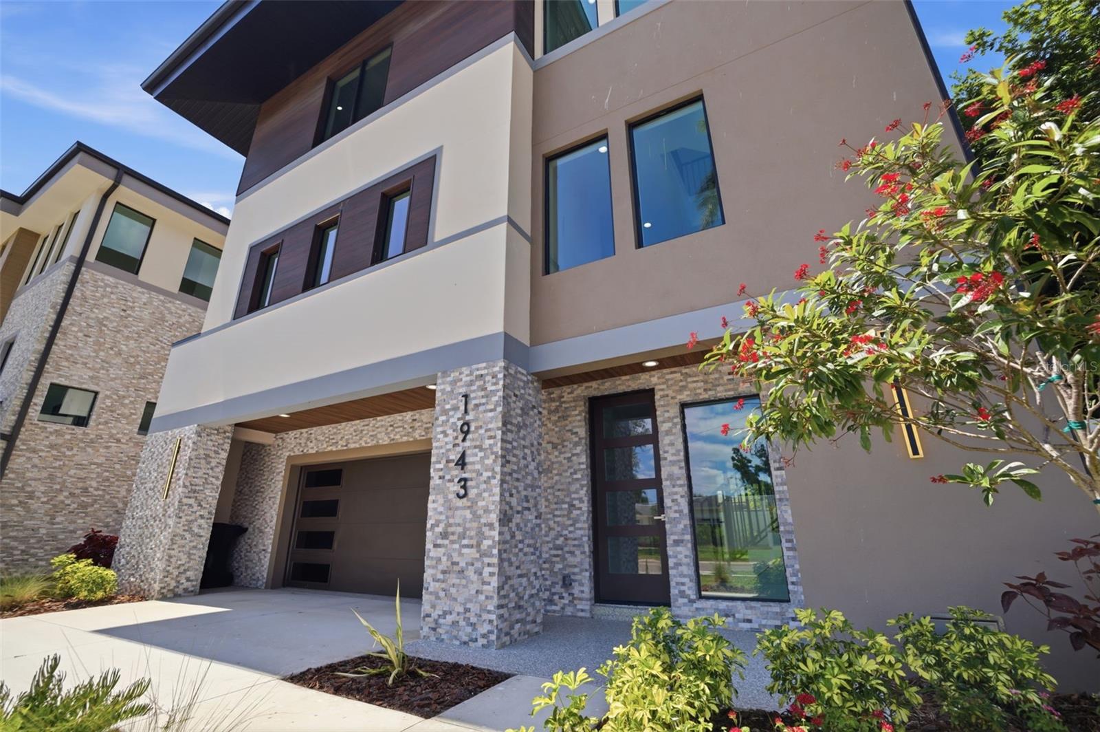 Image 6 of 49 For 1943 Shore Acres Boulevard Ne