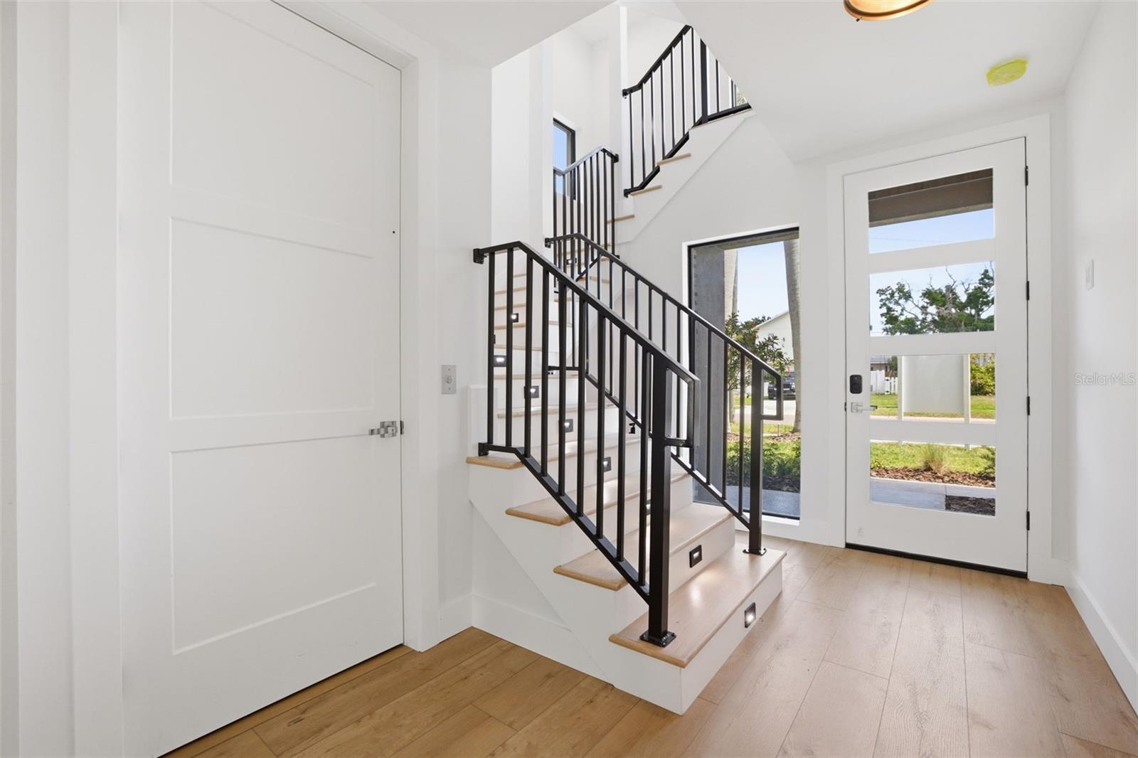 Image 7 of 49 For 1943 Shore Acres Boulevard Ne