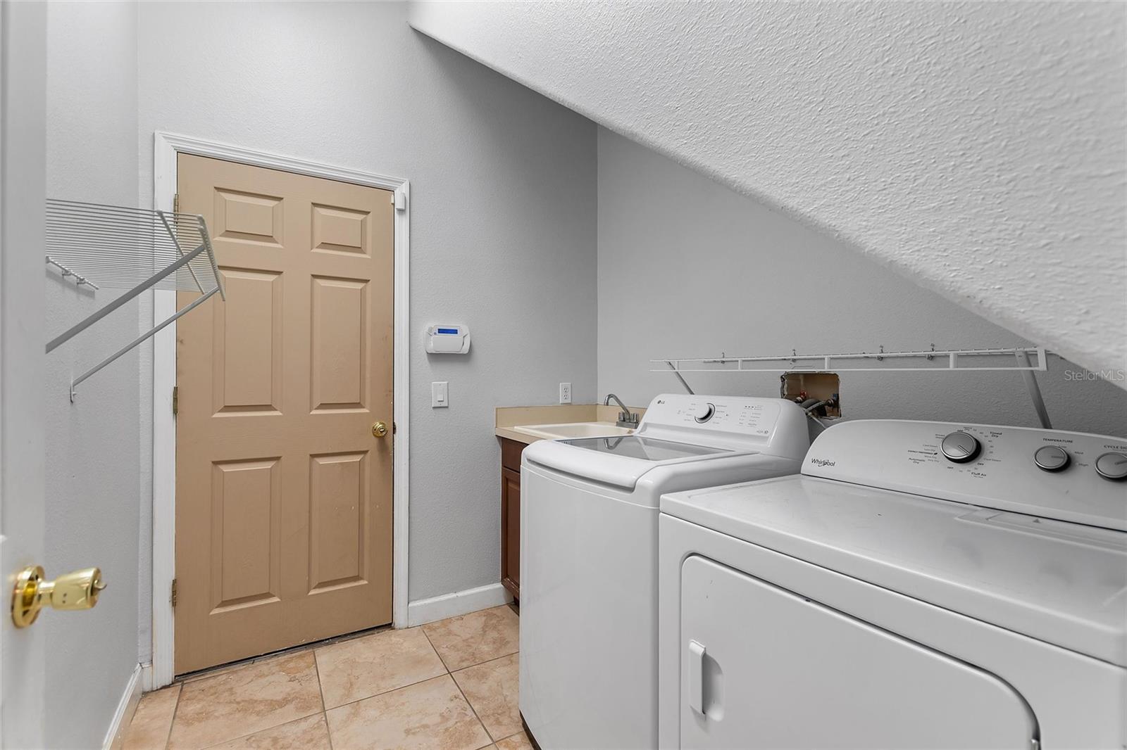 Image 63 of 92 For 419 Chelsea Avenue