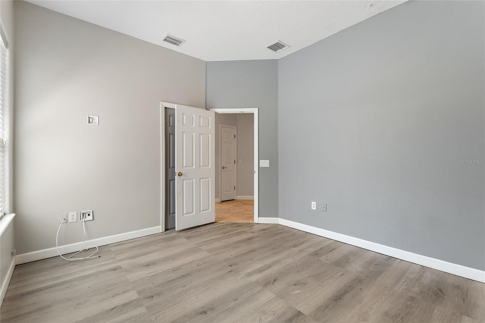 Image 85 of 92 For 419 Chelsea Avenue