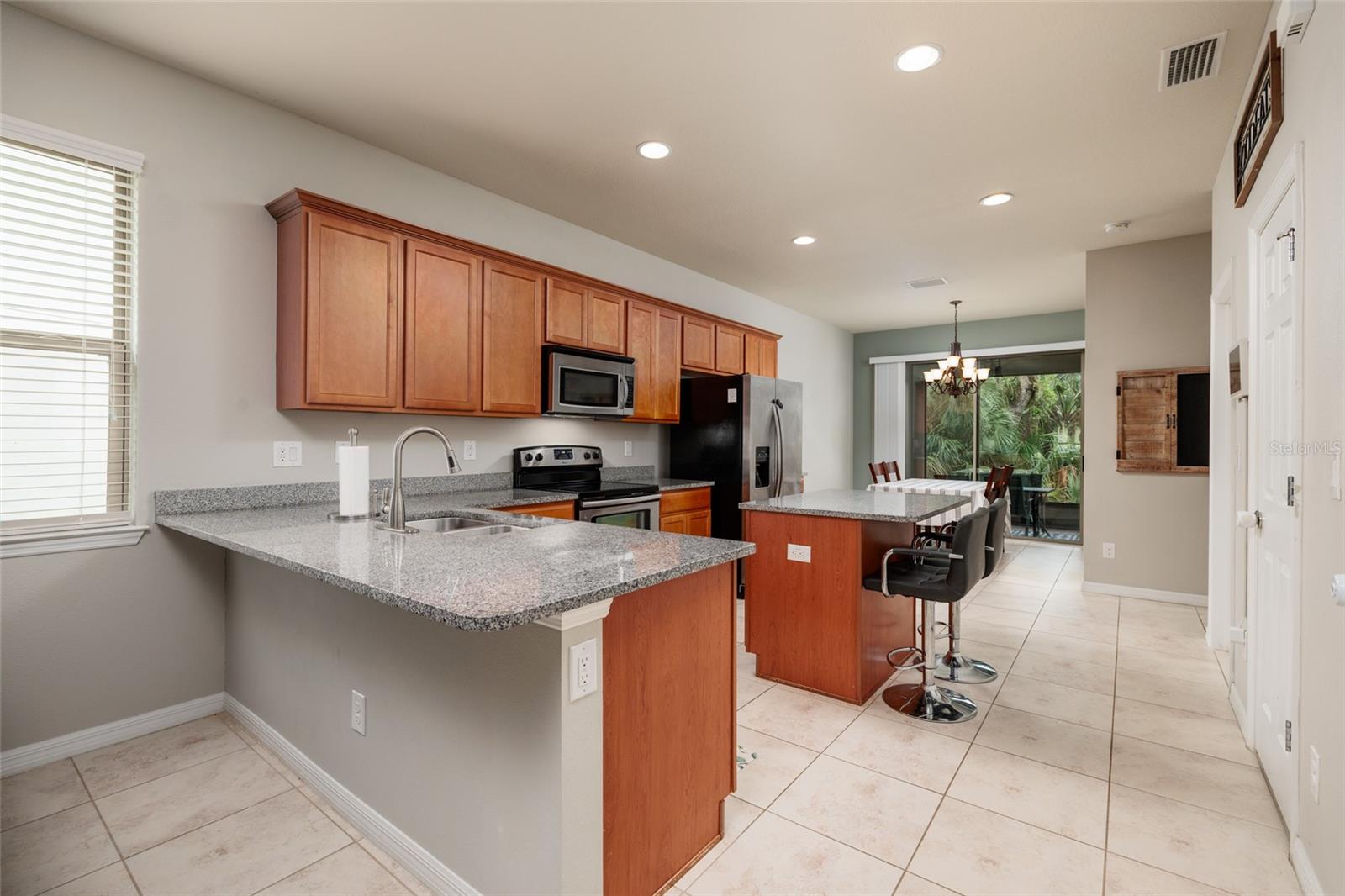 Listing photo id 8 for 6408 Yellow Buckeye Drive