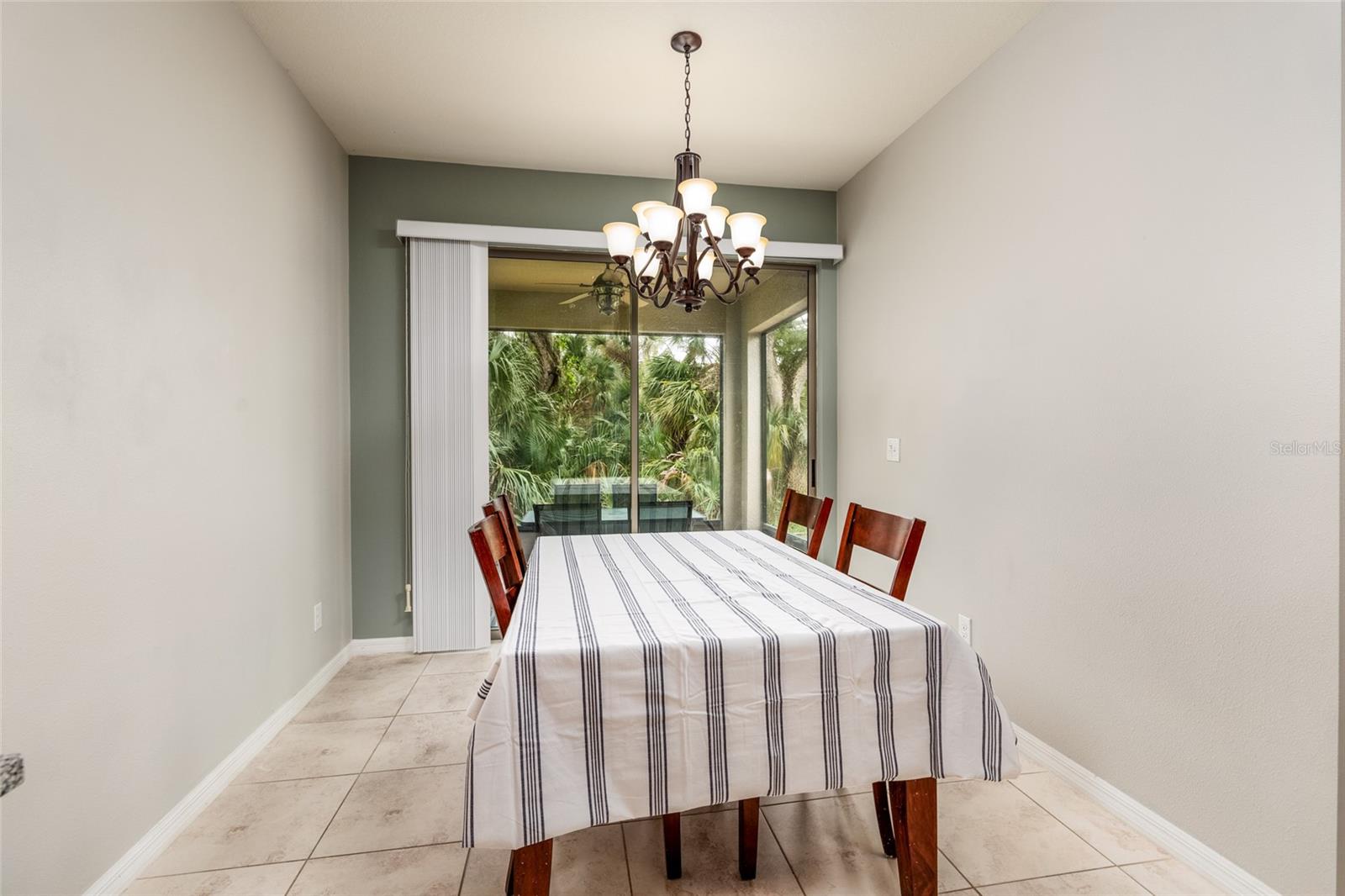 Listing photo id 9 for 6408 Yellow Buckeye Drive