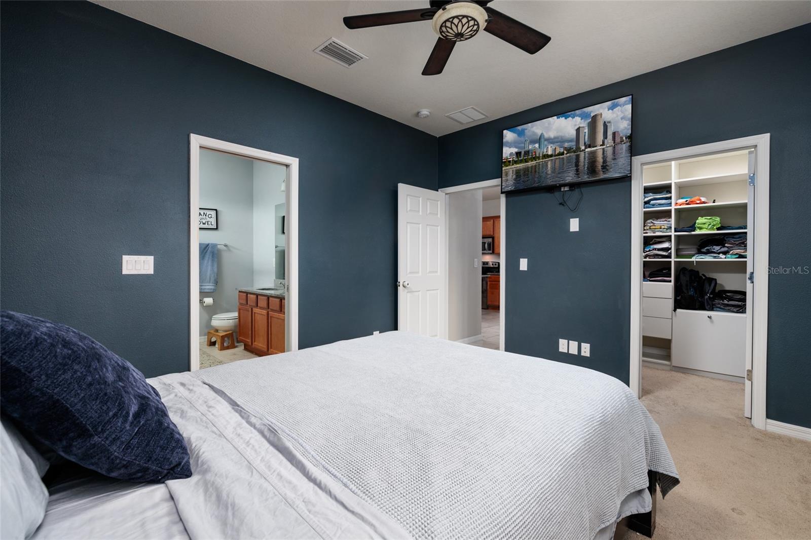 Listing photo id 12 for 6408 Yellow Buckeye Drive