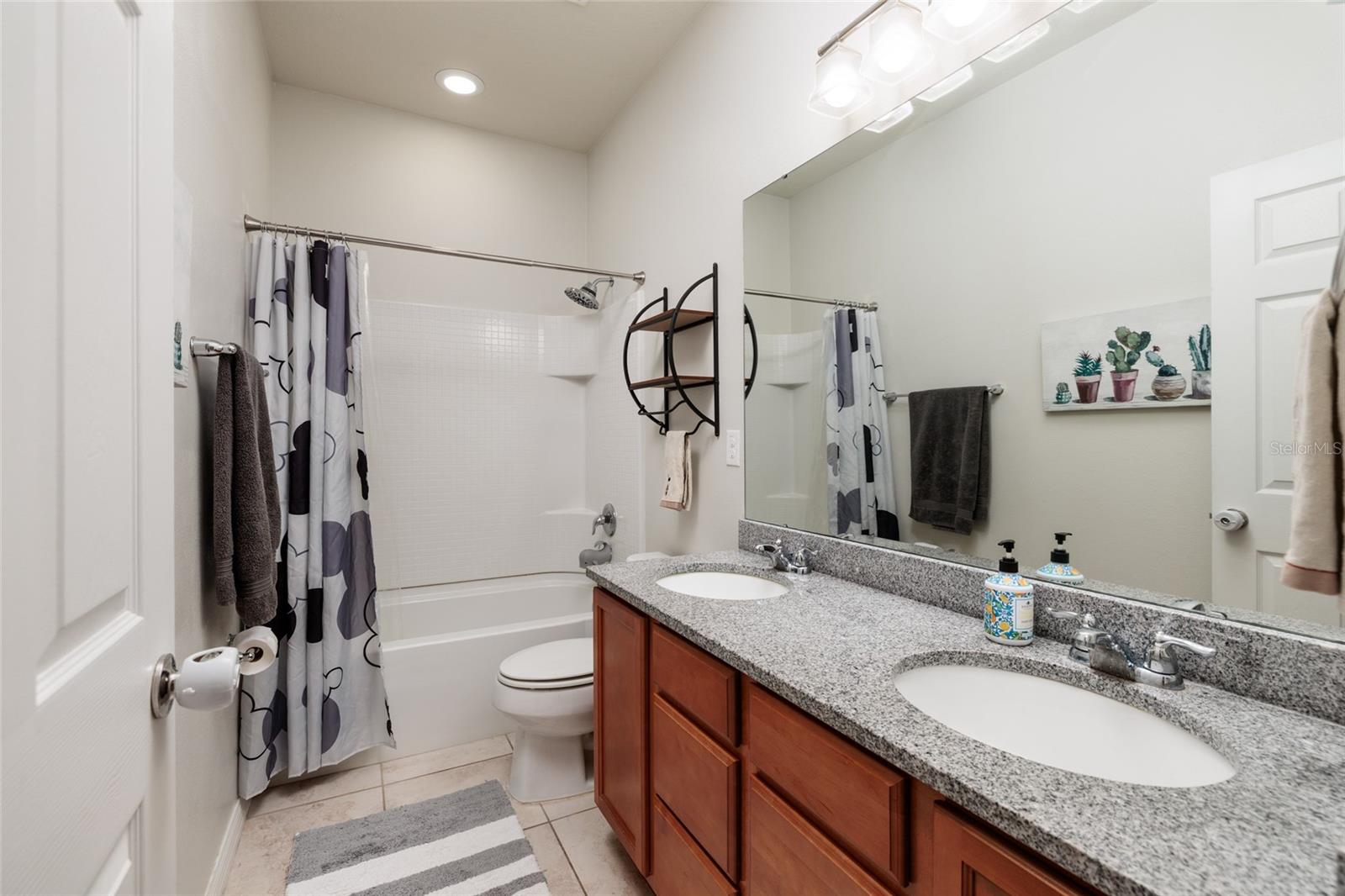 Listing photo id 16 for 6408 Yellow Buckeye Drive