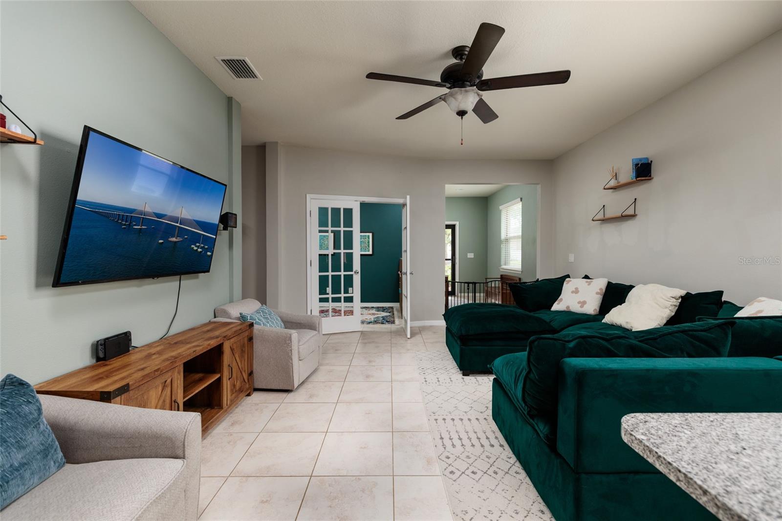 Listing photo id 3 for 6408 Yellow Buckeye Drive