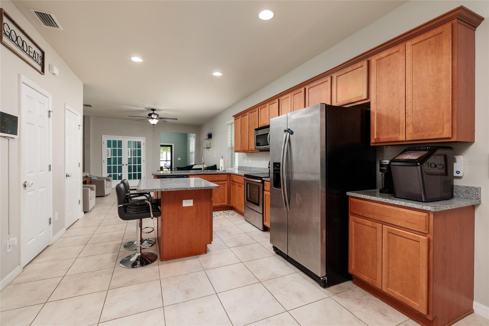 Listing photo id 6 for 6408 Yellow Buckeye Drive