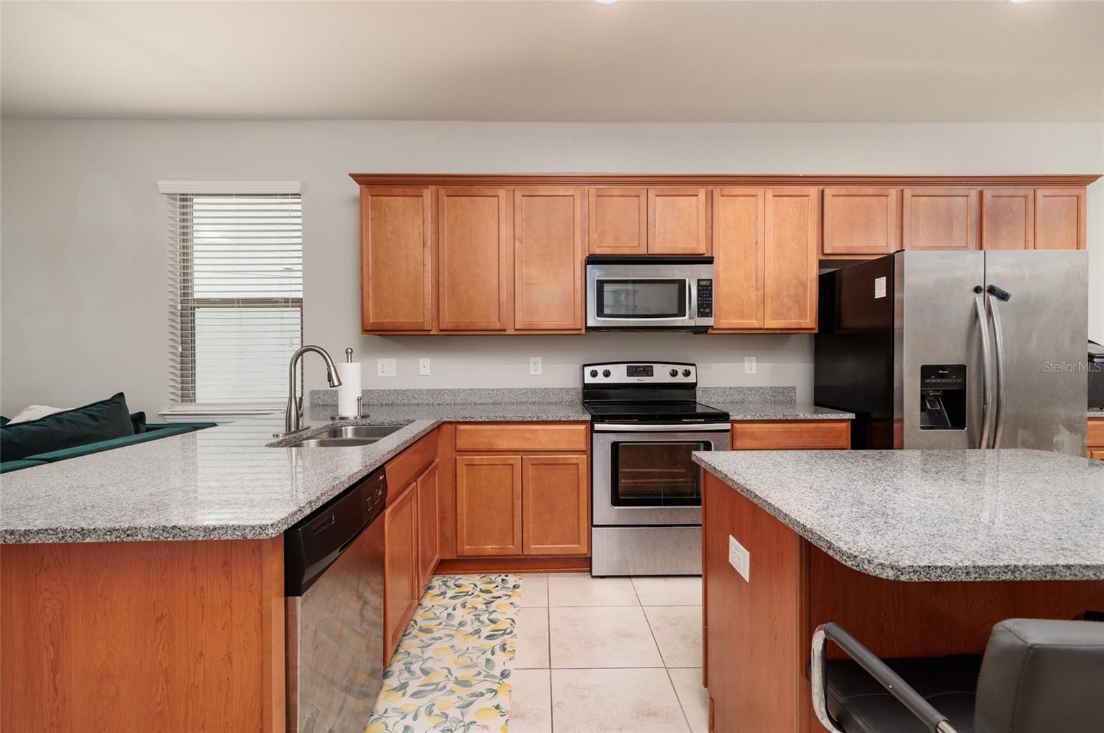 Listing photo id 7 for 6408 Yellow Buckeye Drive