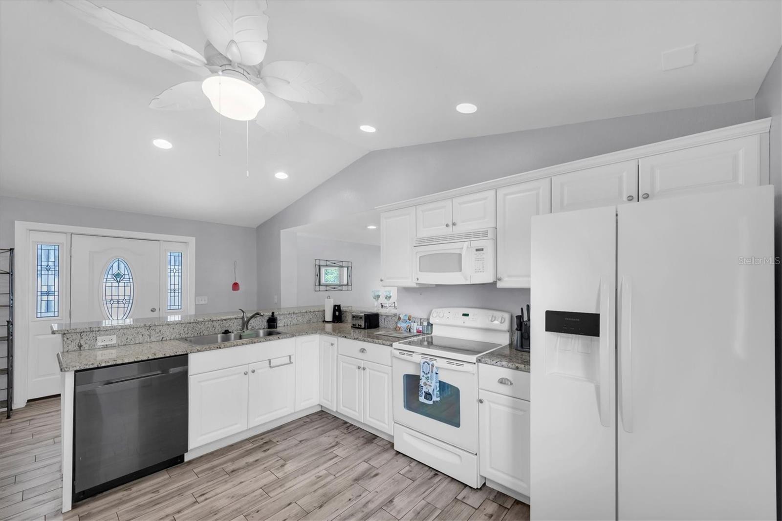 Image 11 of 96 For 819 10th Street Sw