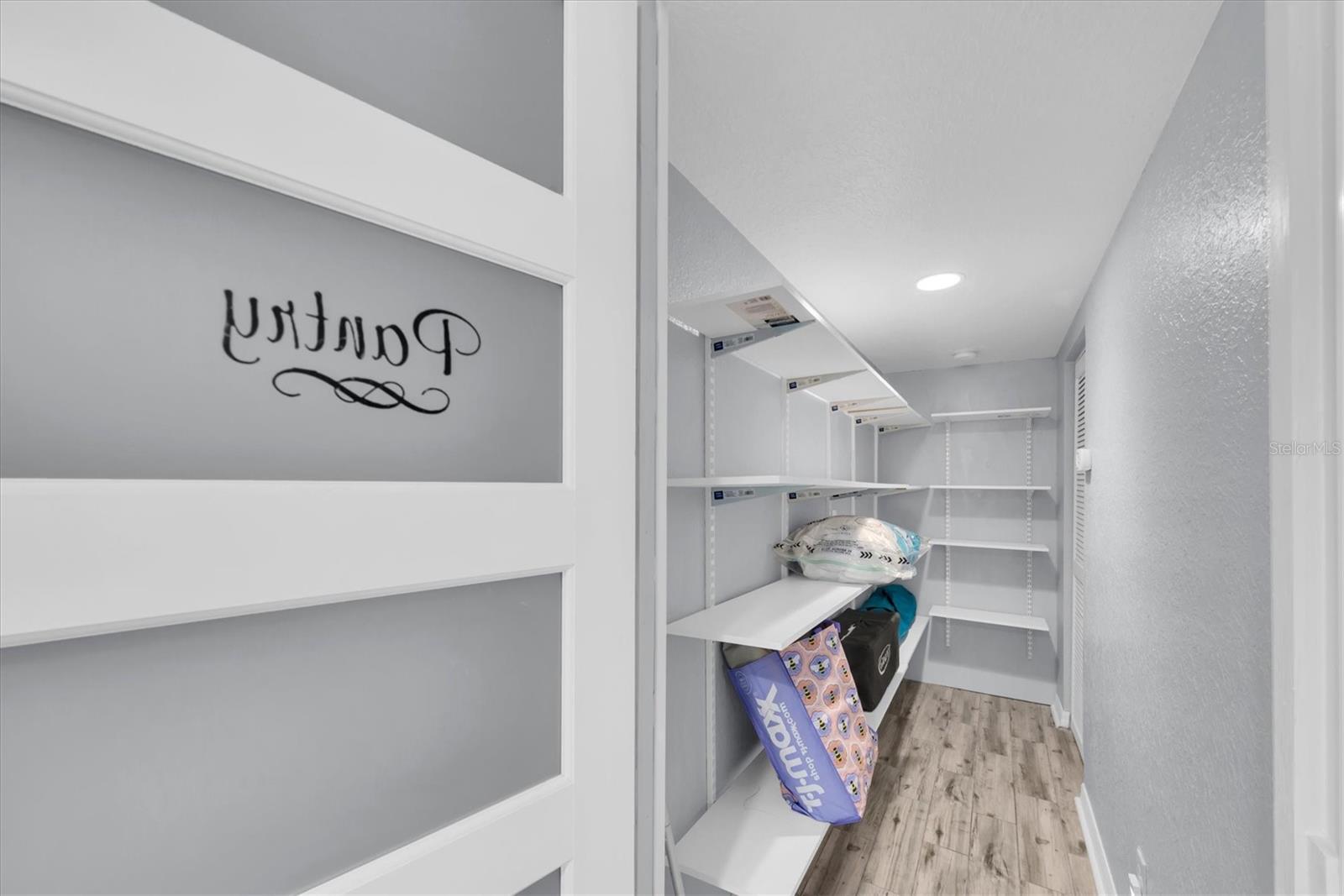 Image 18 of 96 For 819 10th Street Sw