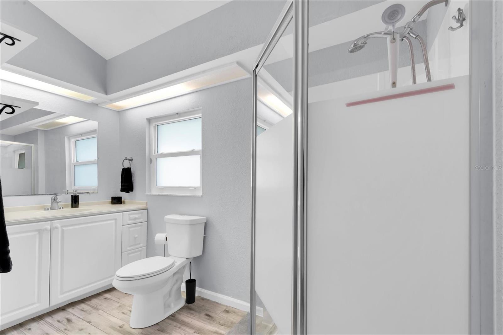 Image 20 of 96 For 819 10th Street Sw